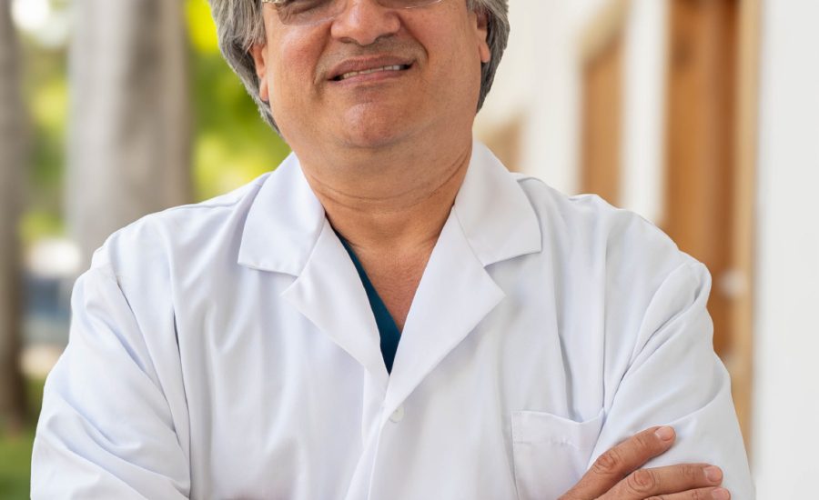 Dr. Martin Carvajal